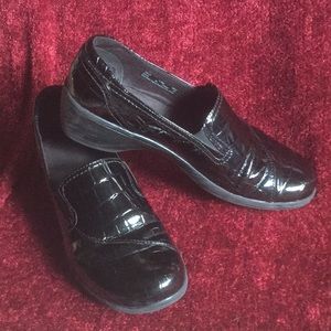 Clarks black mules, 7.5M